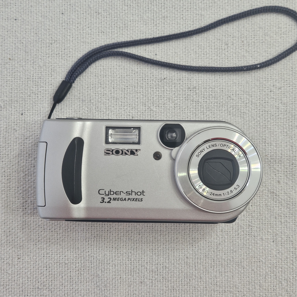 Sony Cyber-shot DSC-P71 3.2 MP Digital Camera 6X Zoom Multi Burst MPEG Movie HQX